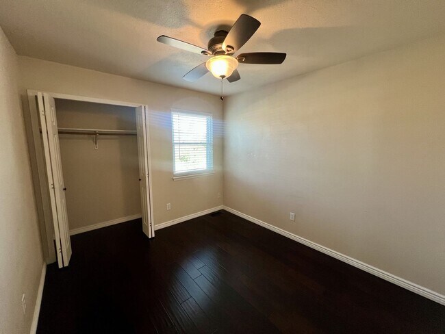 Building Photo - Gorgeous 4 Bedroom Home in Briargate!
