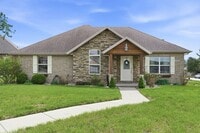 Building Photo - 3 Bedroom | 2 Bathroom | 2 Car Garage| Ozark MO | Fireplace | Separate Green House/Office | Fence...
