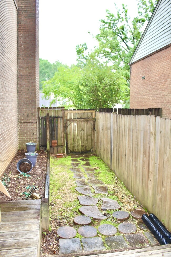 Building Photo - 4858 Riverwood Pl