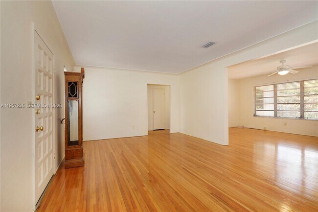 Building Photo - 5610 San Vicente St