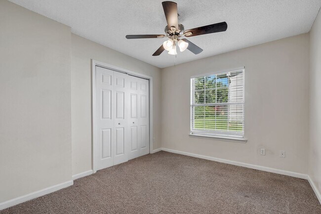 Building Photo - NE Tallahassee Townhome with Community Pool
