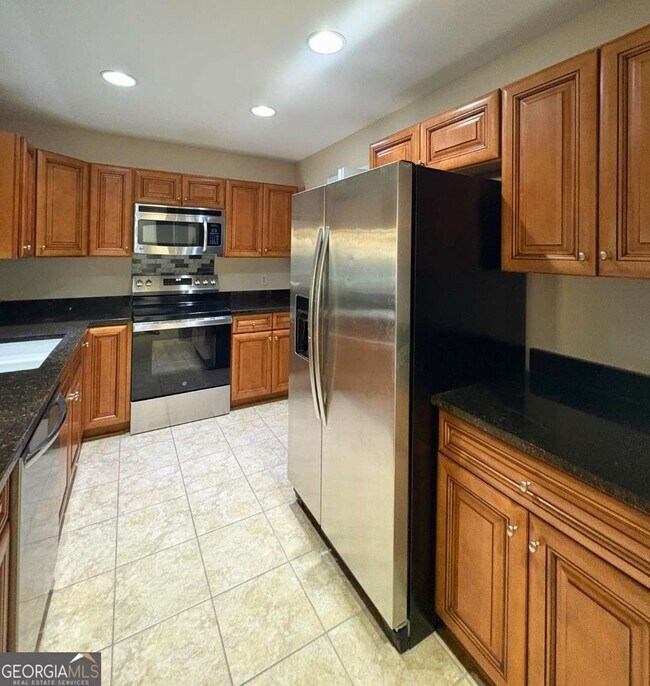 Building Photo - 303 Gary Cir