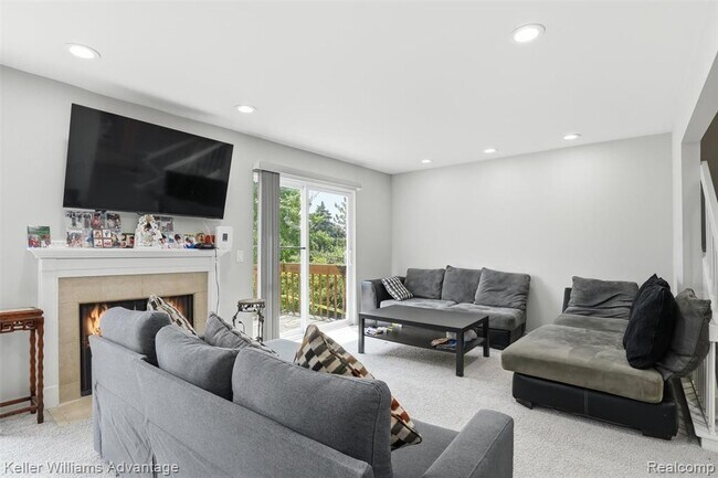 Building Photo - 5271 Wright Way E