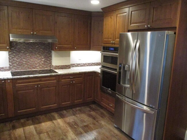 Building Photo - 3 Bedroom + Bonus, 2.5 Bathroom Gig Harbor...