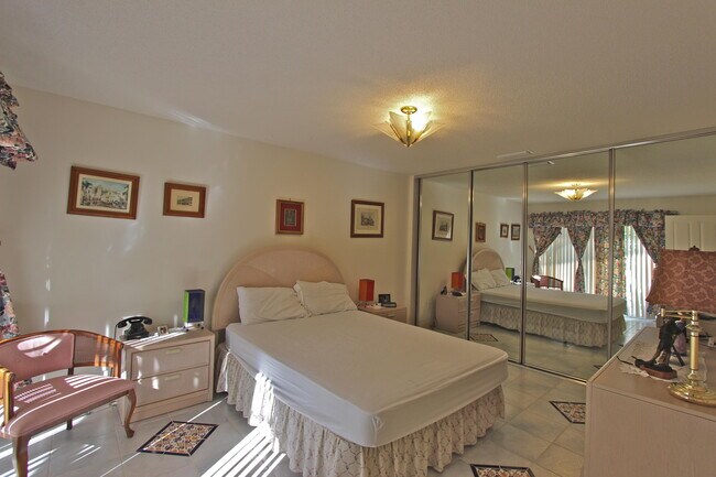 Building Photo - 10201 Chapman Oak Ct