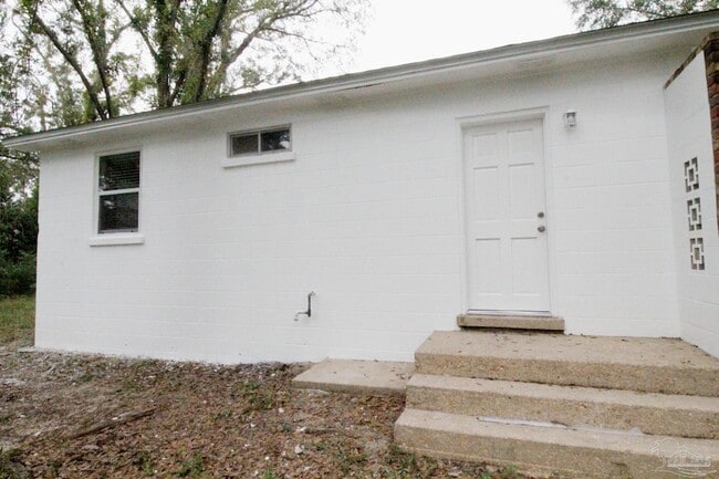 Building Photo - 5523 Shell St