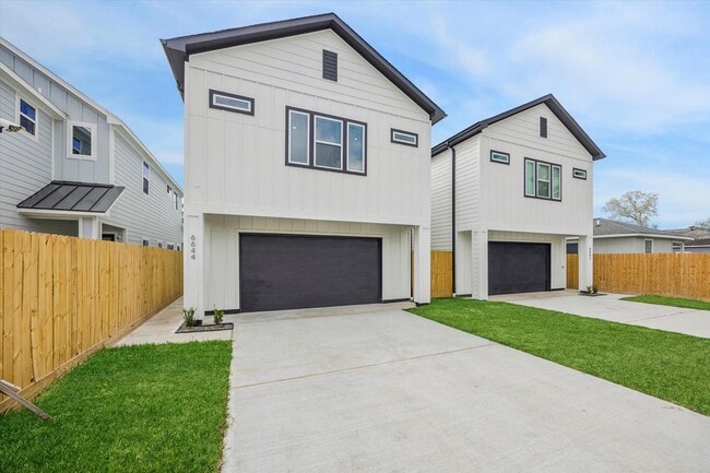 Building Photo - 6644 Lozier St