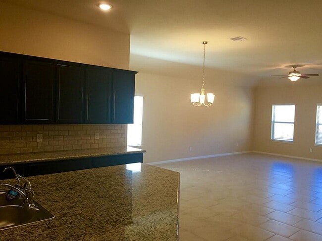 Building Photo - 618 Longstreet Dr