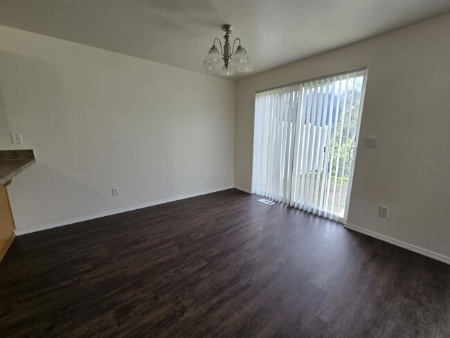 Building Photo - 394 Maylea Pl