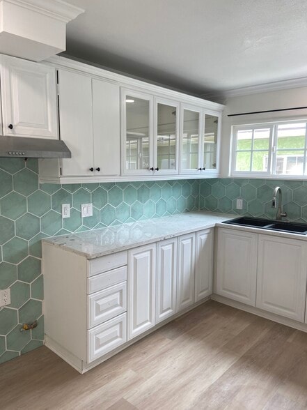 Primary Photo - 834 N Parkside Ave