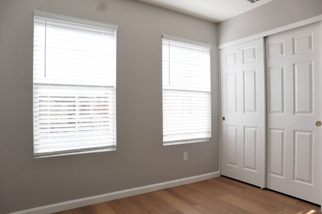 Building Photo - Beautifully Spacious 3-bedroom townhome in Fremont – Gated community!