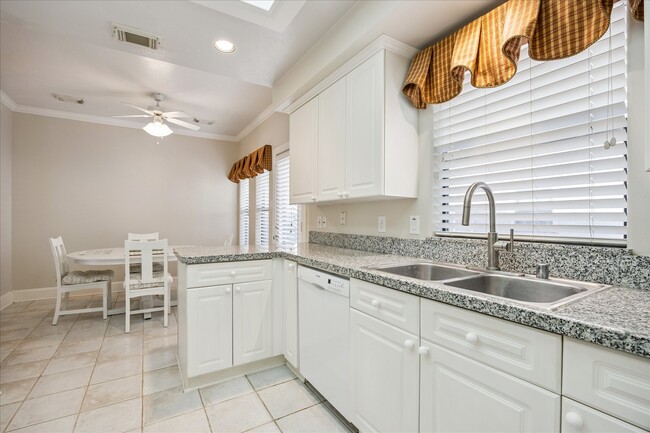 Building Photo - 2422 Dorrington St