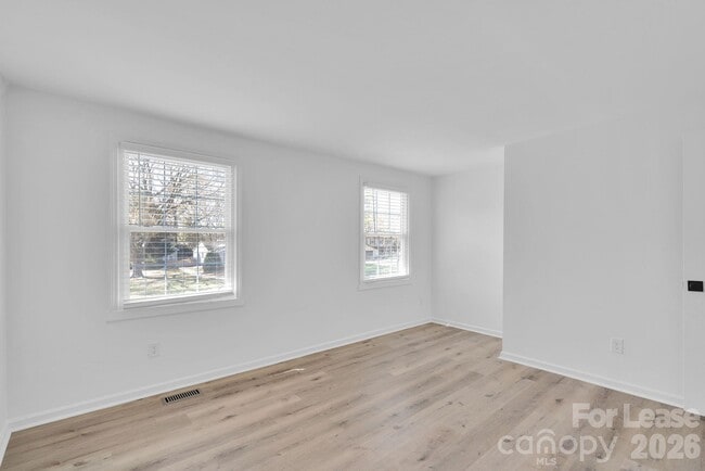 Building Photo - 7404 Shadowlake Dr