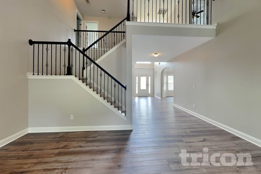 Building Photo - 1571 English Manor Cir
