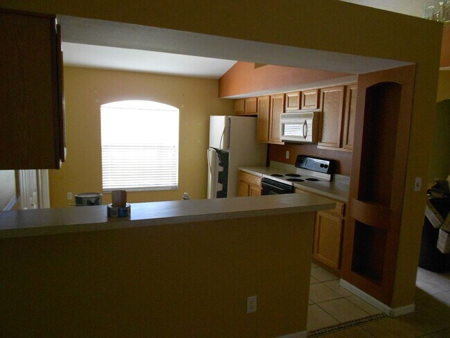 Building Photo - 3/2/2 with home with 1412 living sqft is c...