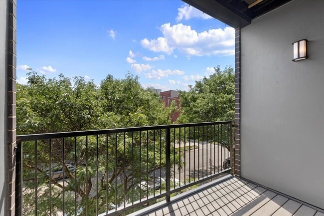 Building Photo - 204 S Leavitt St