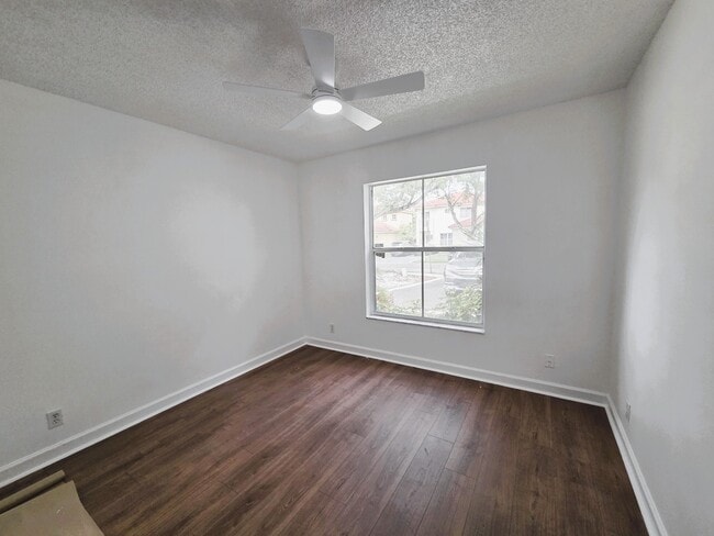 Building Photo - 533 NW 47th Ave