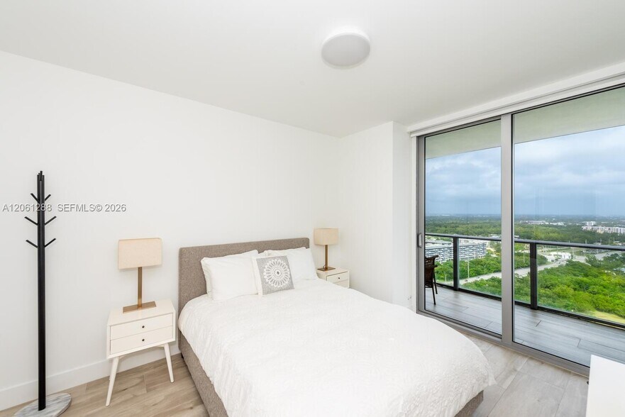 Building Photo - 16385 Biscayne Blvd