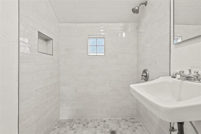 Building Photo - 2856 W Rainbow Cir