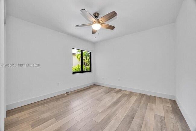 Building Photo - 3052 SW 26th St