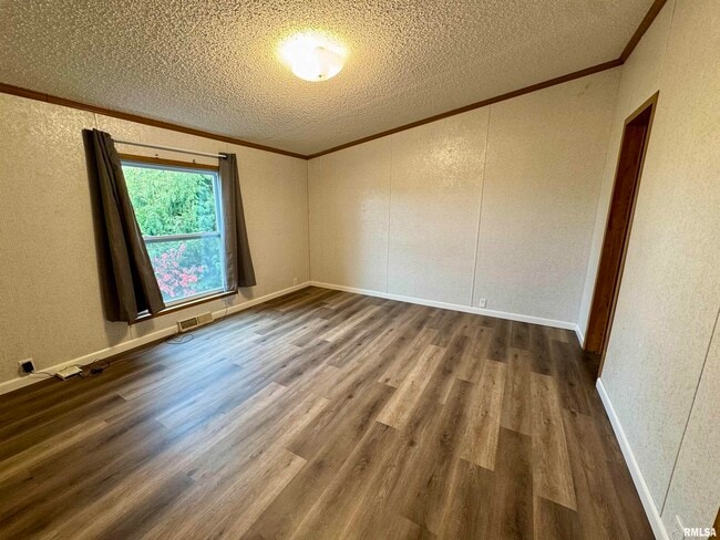 Building Photo - 14401 134th Ave W