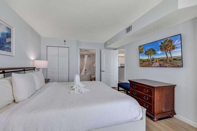 Building Photo - 2506 N Ocean Blvd