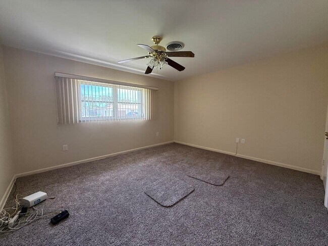 Building Photo - 4007 Greenwood Dr