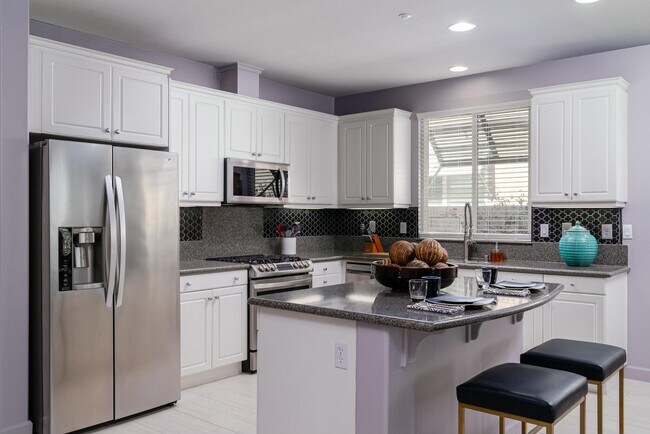 Building Photo - 2090 Savanna Way