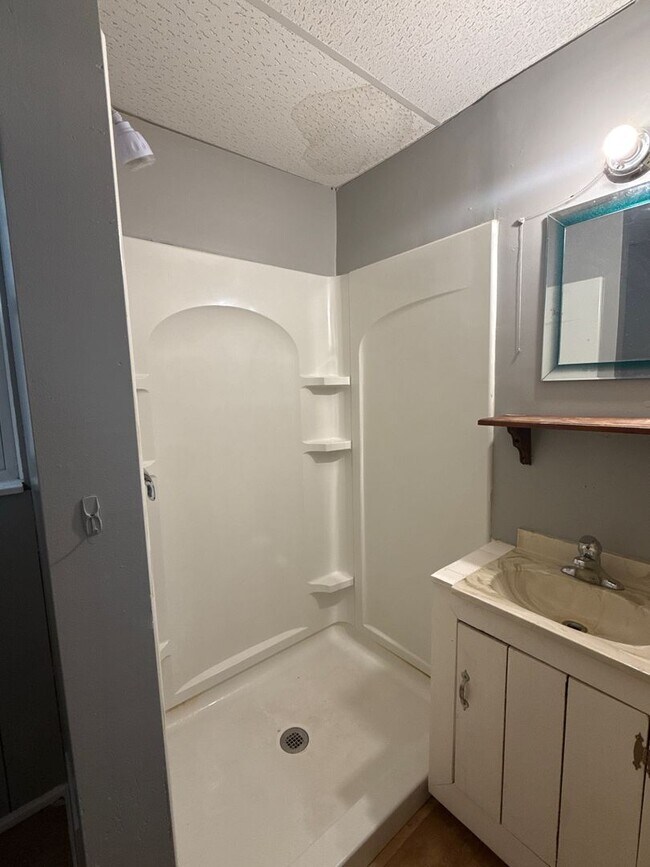 Building Photo - 26 E Main St