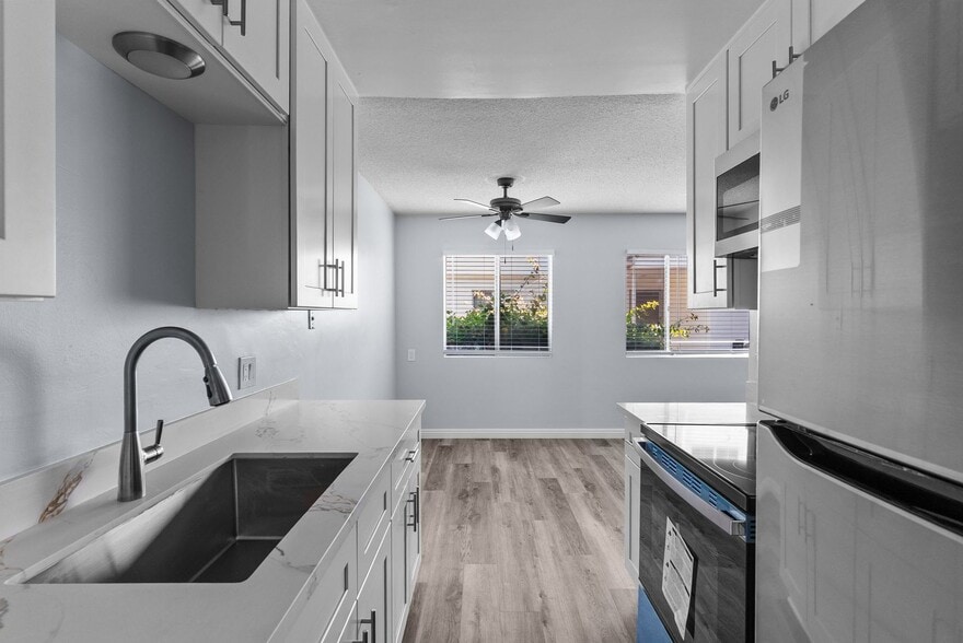 Building Photo - 425 Gaviota Ave