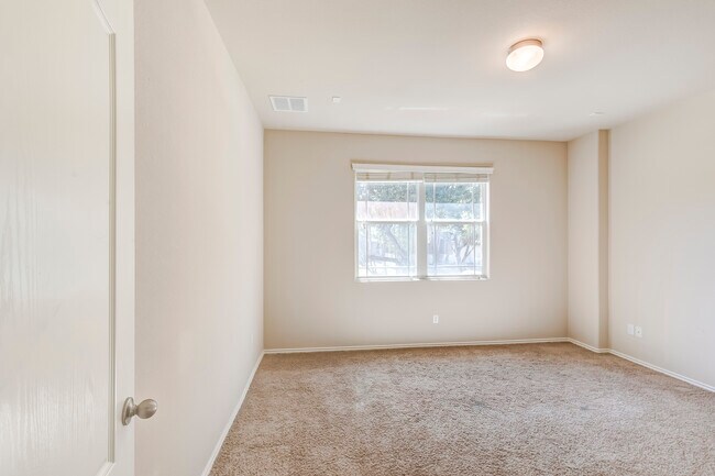 Building Photo - 1604 Greenside Dr