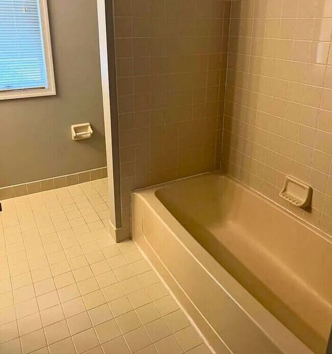 Building Photo - 3 Bedroom 2.5 bath End-Unit Orchard Valley Townhome in Kennett Square