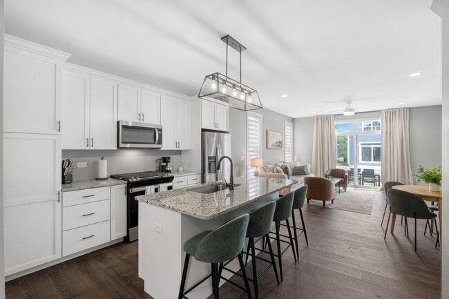 Building Photo - 100 Great Loop E Dr