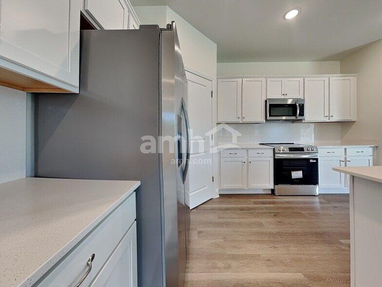 Building Photo - 3527 Lincoln Hts Ln