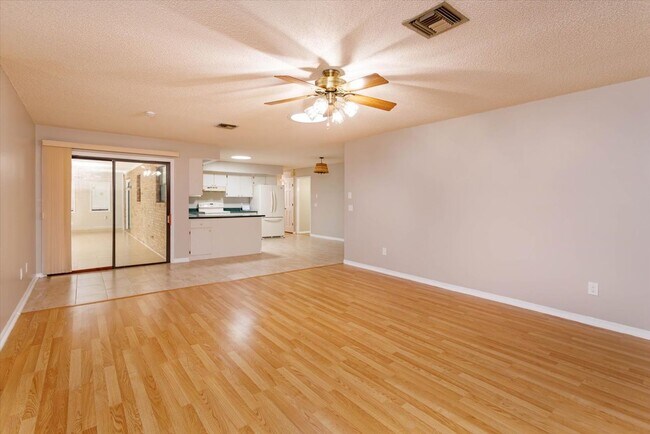 Building Photo - Spacious 4-Bedroom, 3-Bath Rental in Quiet DeBary Cul-de-Sac