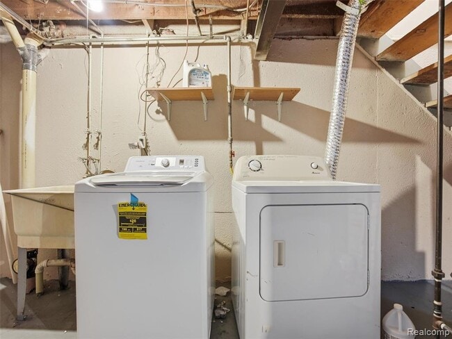 Building Photo - 35213 Taffy Dr