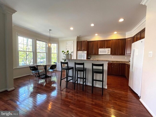 Building Photo - 102 Lounsbury Pl