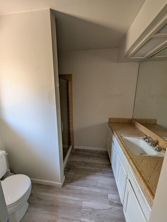 Building Photo - NW Visalia Home Coming Soon!