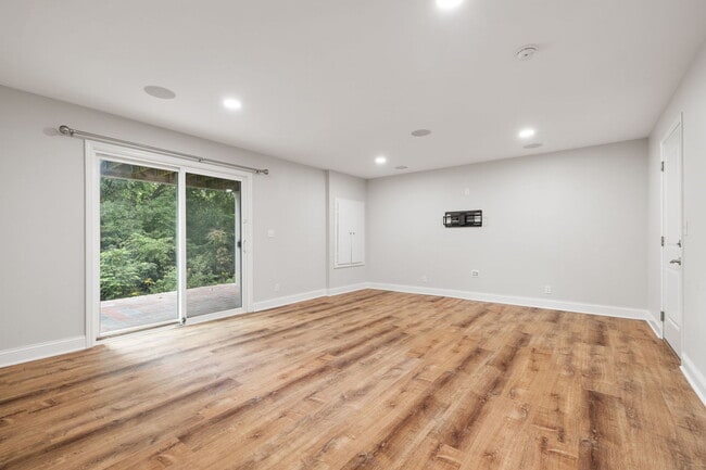 Building Photo - 3465 Bradbury Cir
