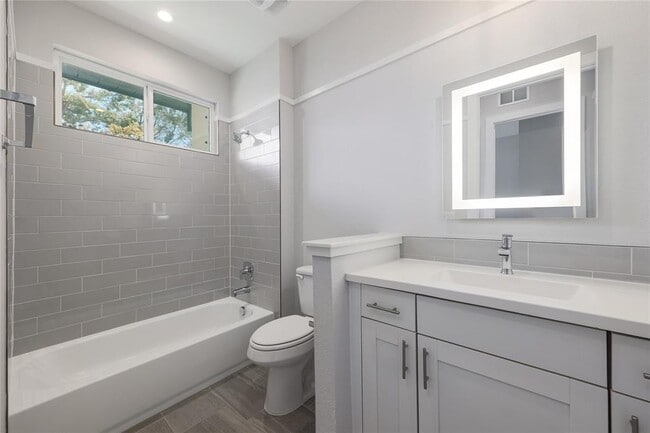 Building Photo - 12001 Vista Parke Dr