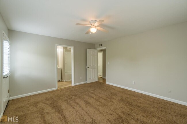 Building Photo - 3097 Colonial Way