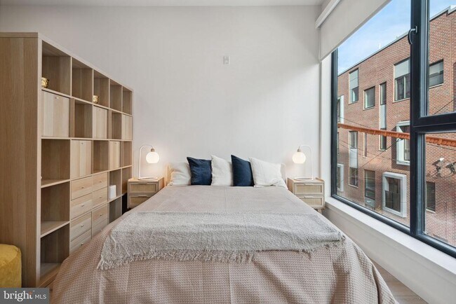 Building Photo - 1705 N American St