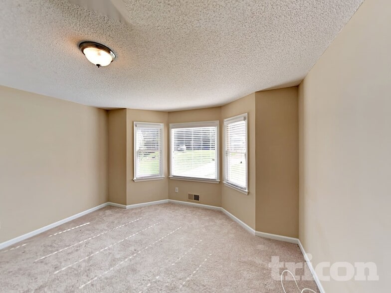 Building Photo - 244 Chastain Way