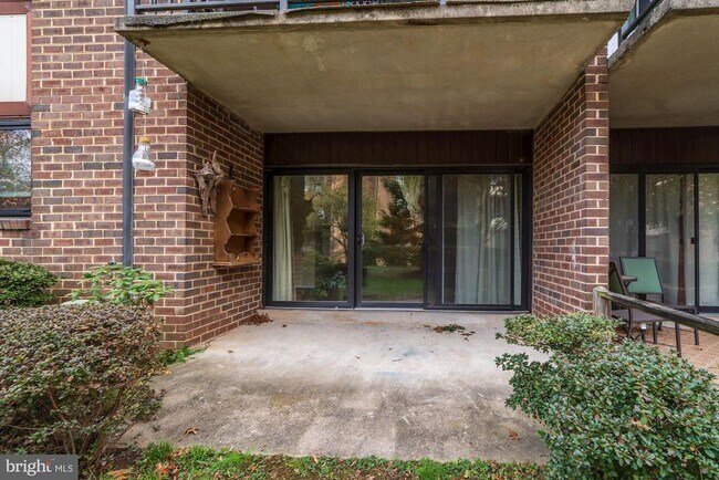 Building Photo - 9705 Kings Crown Ct