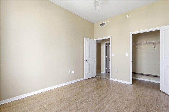 Building Photo - 511 SE 5 Ave