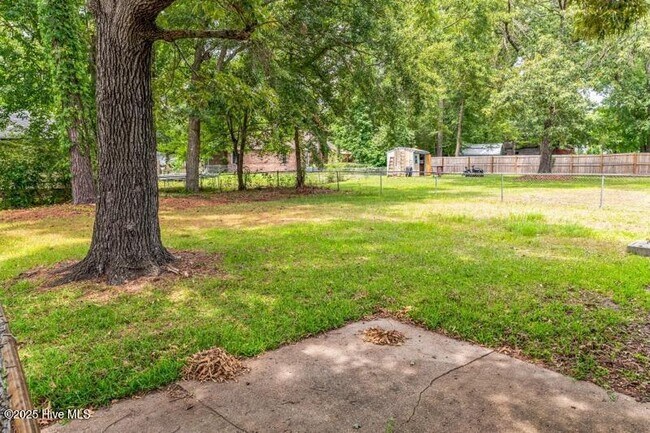 Building Photo - 210 Stillwood Dr
