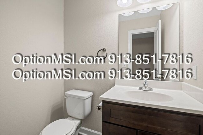 Building Photo - Townhome available in Piper schools