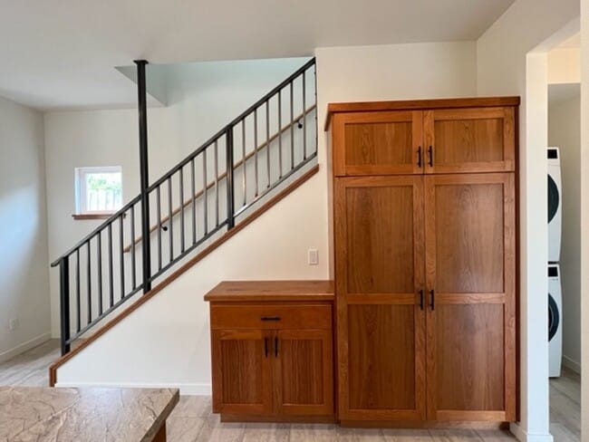Building Photo - NEWER 3/2 Construction in Eureka! Beautifu...