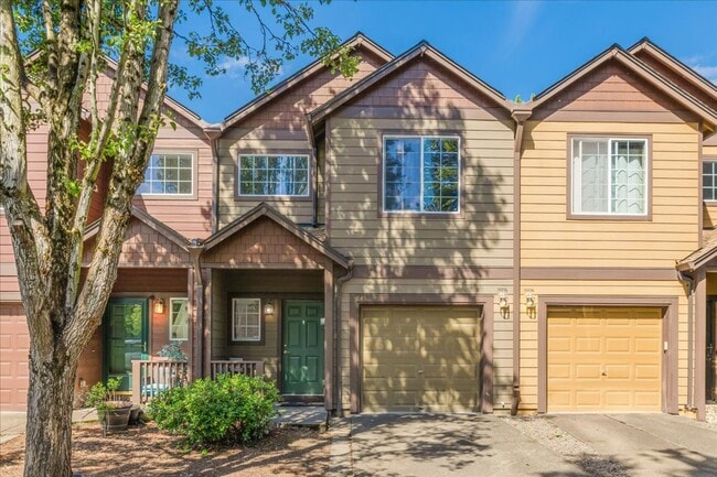 Primary Photo - Crisp, Updated Townhome Near Nike & Shopping