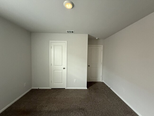 Building Photo - 10530 Ft Cibolo Trl